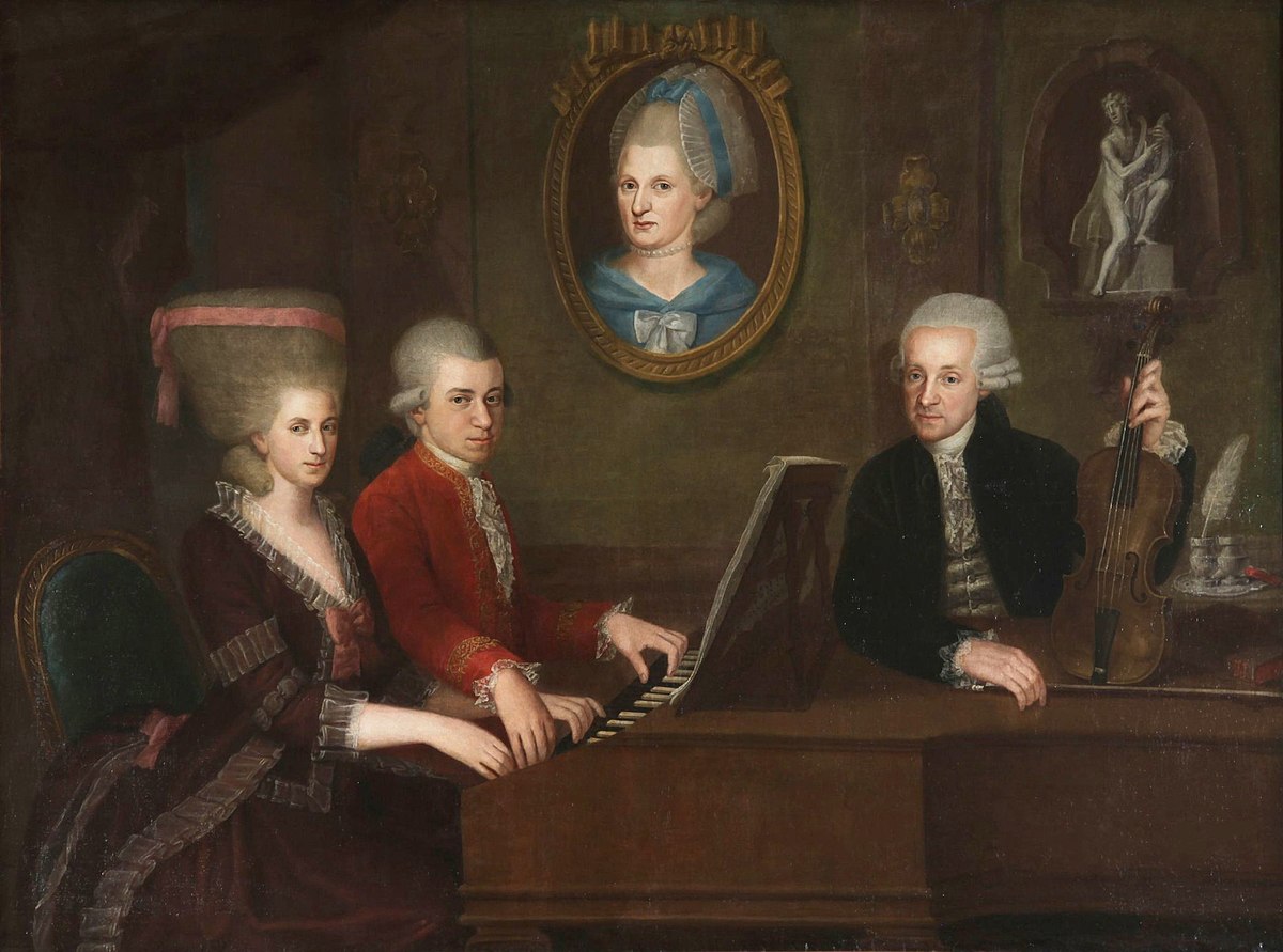 La famille Mozart : Wolfgang Amadeus au piano forte avec sa sœur Maria Anna (Nannerl), son père Leopold et un portrait d'Anna Maria, sa mère décédée - Nepomuk della Croce circa 1780